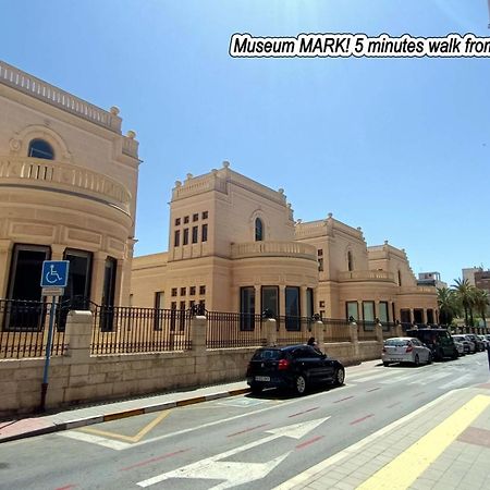 Visitando A Mijail Alicante Exterior foto